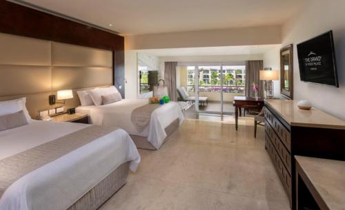 thg Room Family Deluxe Two Beds 